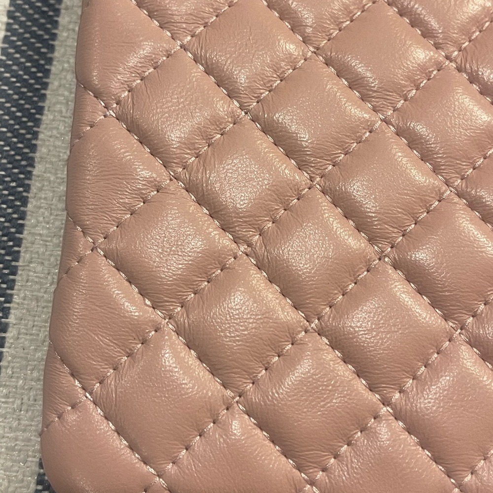 “FASHION” Pink Quilted Wristlet - Picture 4 of 6